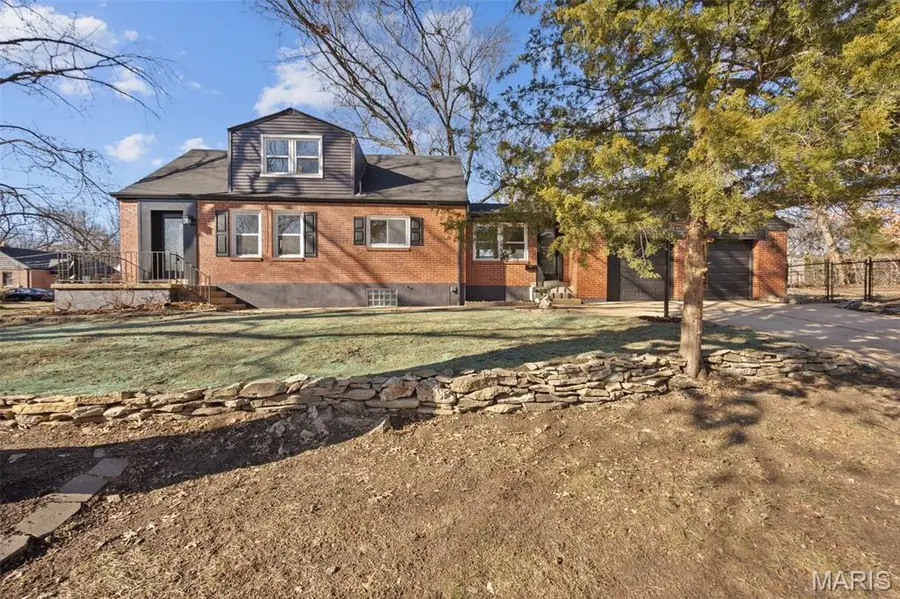 831 S Harrison Avenue, Kirkwood, MO 63122 - Image #2