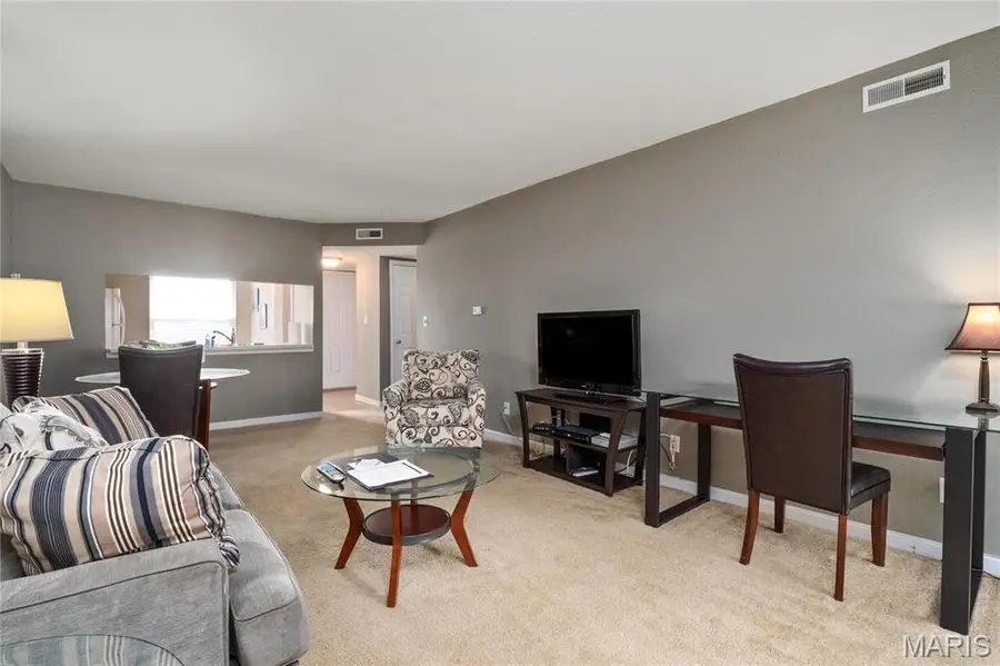 1969 Greenglen #303, Saint Louis, MO 63122 - Image #3