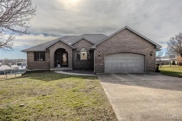 218 Hillside Court, Lebanon, MO 65536