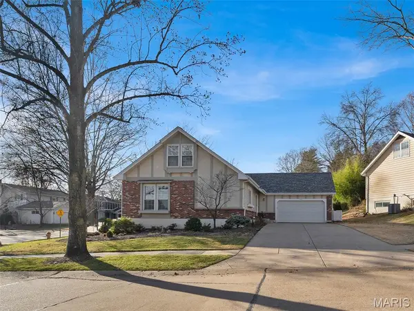 759 Carman Woods Drive, Manchester, MO 63021