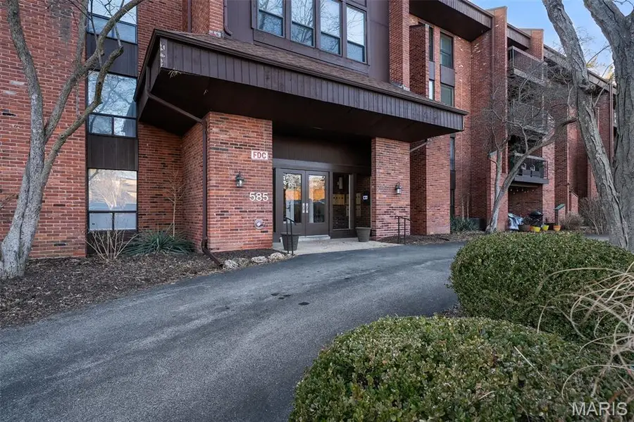 585 Coeur De Royale Drive #301, Creve Coeur, MO 63141 - Image #2