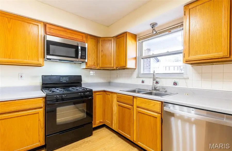 2340 Charter Wood Court, Maryland Heights, MO 63043 - Image #2