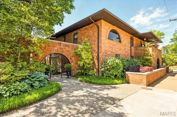 182 N Brentwood Boulevard #3, Clayton, MO 63105