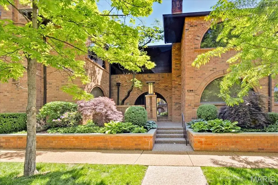 182 N Brentwood Boulevard #3, Clayton, MO 63105 - Image #2