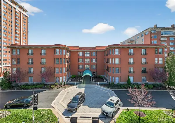 750 S Hanley Road #54, St Louis, MO 63105