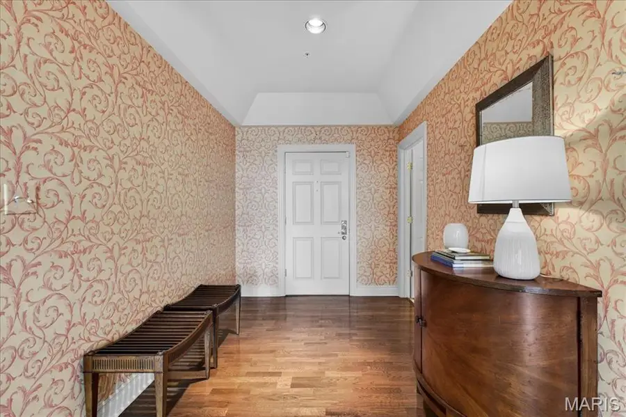 750 S Hanley Road #54, Saint Louis, MO 63105 - #3