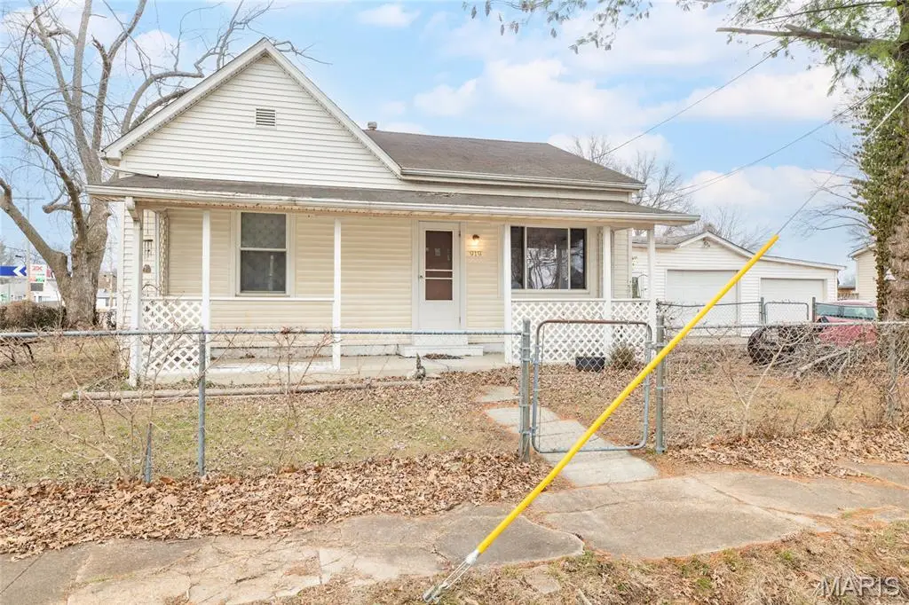919 W 7th Street, Staunton, IL 62088 - Image #1