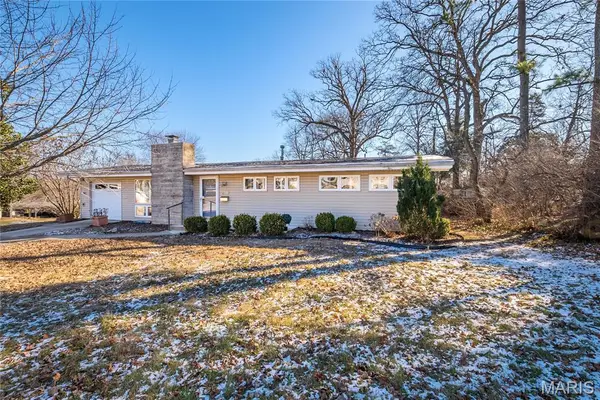 948 Volz Drive, Crestwood, MO 63126