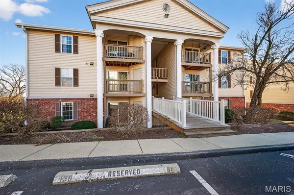 741 Ridgeside Drive #B, Ballwin, MO 63021