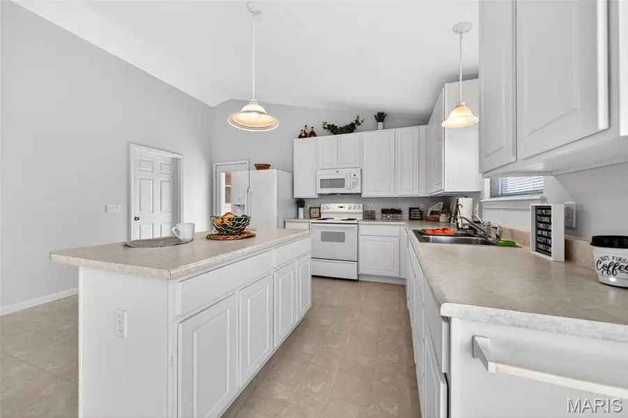 940 Hampshire Heath Drive, Dardenne Prairie, MO 63368 - Image #3