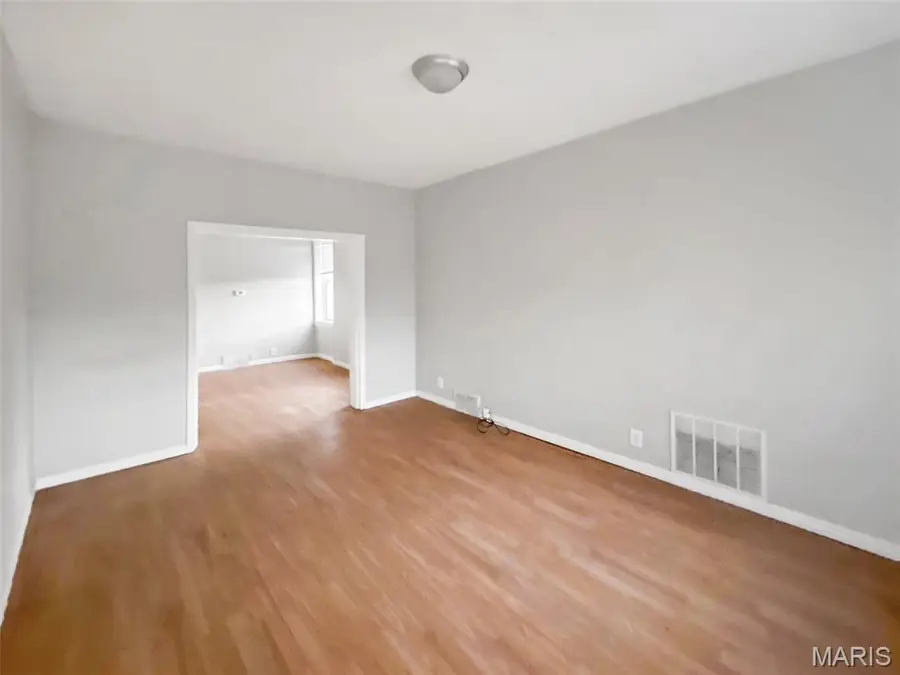 6220 Vermont Avenue, Saint Louis, MO 63111 - Image #2