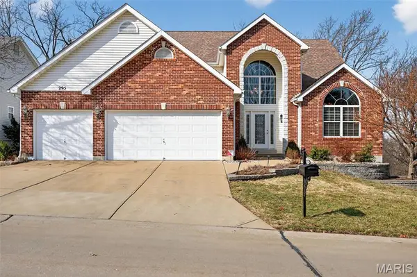 295 Romaine Spring View, Fenton, MO 63026