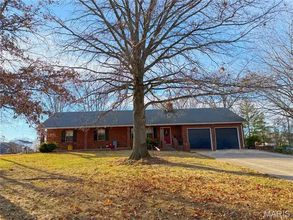 1825 Henke Road, Lake St Louis, MO 63367