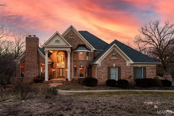 6 Kingspointe Lake Court, Chesterfield, MO 63005