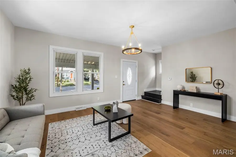 514 S Gore Avenue, Saint Louis, MO 63119 - Image #2