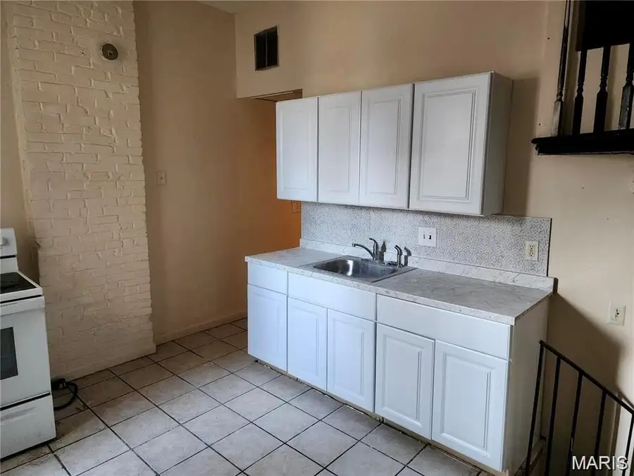 3846 Virginia Avenue, Saint Louis, MO 63118 - #3