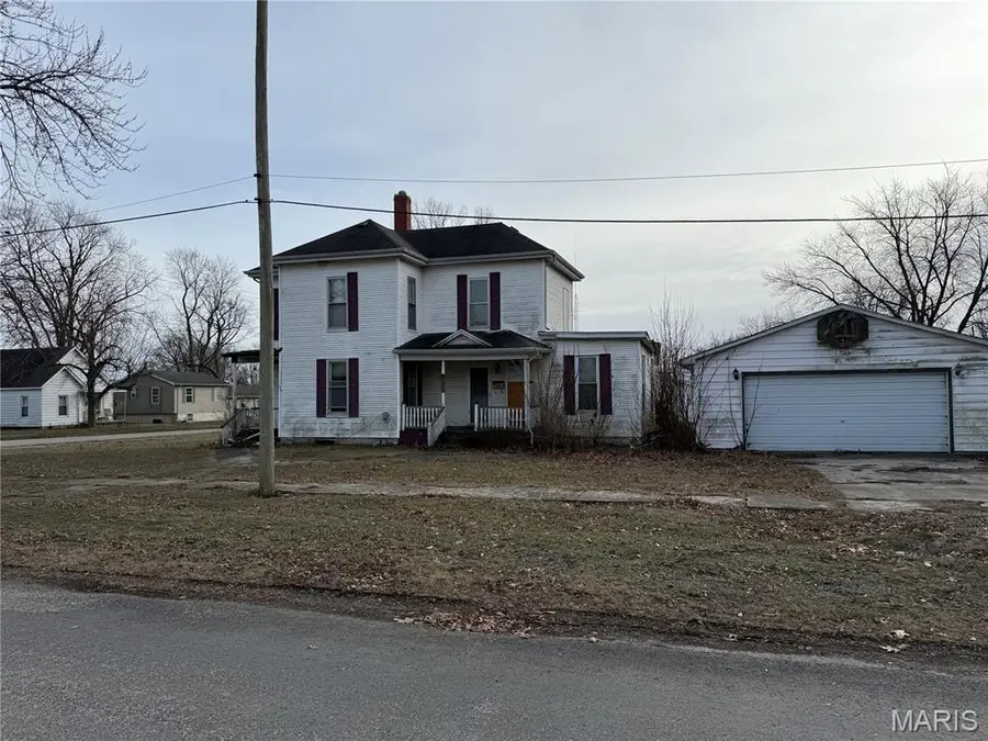 327 E Madison Street, Girard, IL 62640 - Image #2