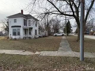 327 E Madison Street, Girard, IL 62640 - Image #3