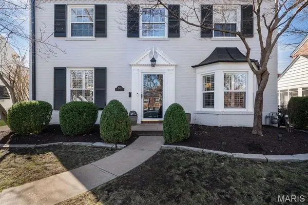 8122 Gannon Avenue, University City, MO 63130