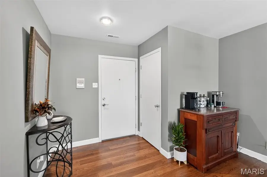 10956 Village Grove Drive #I, Saint Louis, MO 63123 - Image #3