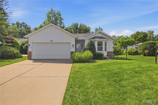 899 Du Pre Court, St Peters, MO 63376