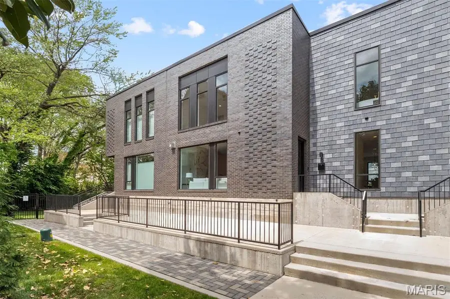 215 N Sarah Street #12, Saint Louis, MO 63108 - Image #2