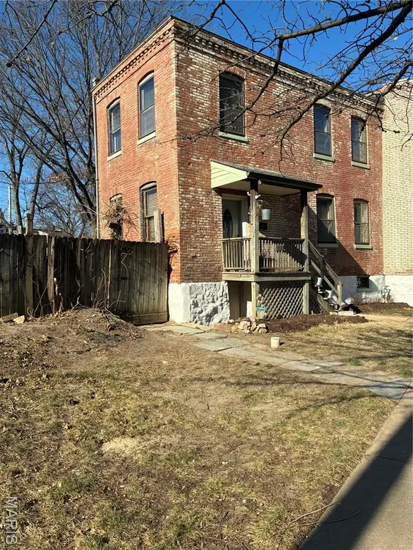 2661 Iowa Avenue, St Louis, MO 63118
