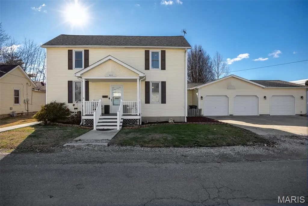 306 E Putnam Street, Mount Olive, IL 62069 - Image #1