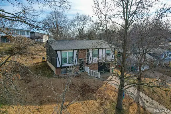 1062 Sunridge Trail W, Pevely, MO 63070