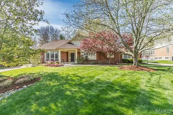 12108 Westwick Place, St Louis, MO 63127