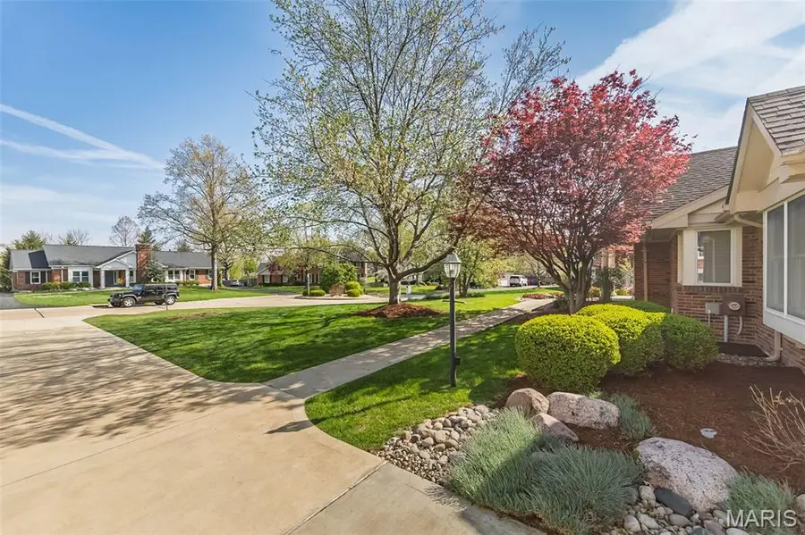 12108 Westwick Place, Saint Louis, MO 63127 - #2