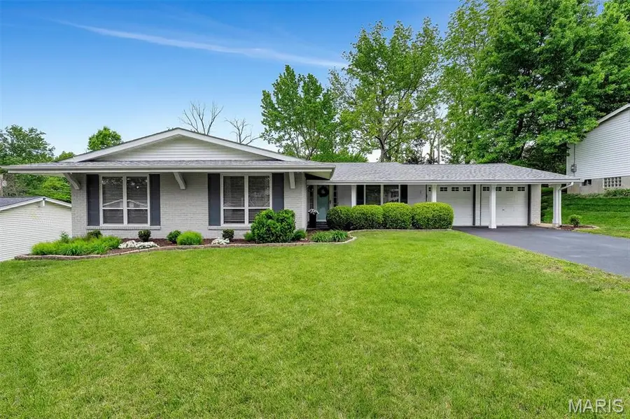 12155 Mirror Lake Drive, Saint Louis, MO 63146 - #2