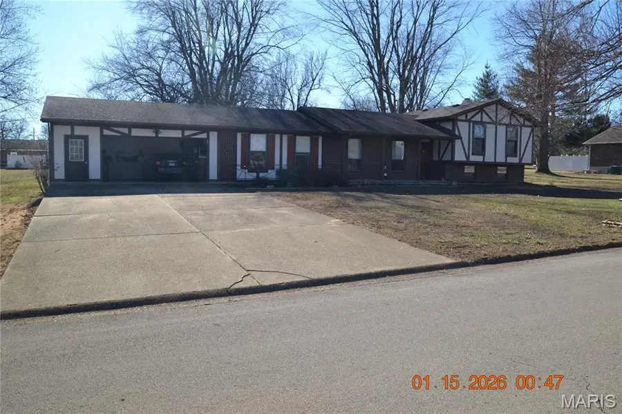 104 Hawthorne Drive, Farmington, MO 63640 - Image #2