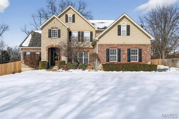 15 Lawrence Drive, Creve Coeur, MO 63141