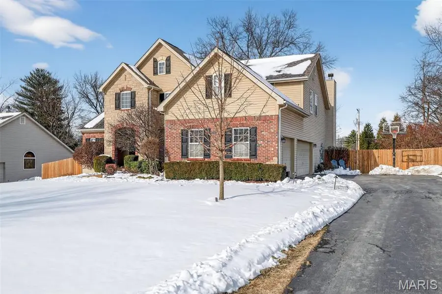 15 Lawrence Drive, Creve Coeur, MO 63141 - #3