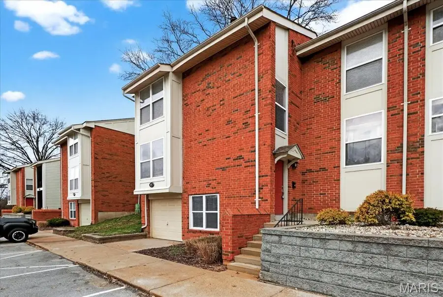 1977 Hunting Lake Court #1977, Kirkwood, MO 63122 - Image #2