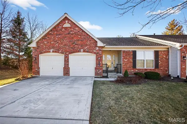 915 Waterford Villas Court #56, Lake St Louis, MO 63367