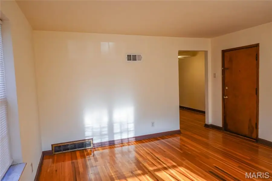 6957 Chippewa Street, Saint Louis, MO 63109 - Image #3