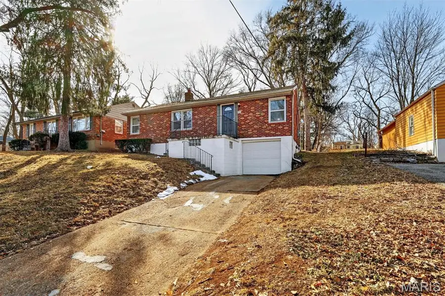 33 S Dellwood Avenue, Saint Louis, MO 63135 - #2