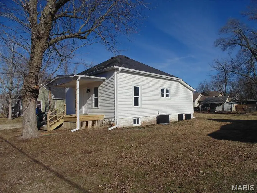 708 S Jefferson Street, Litchfield, IL 62056 - Image #2