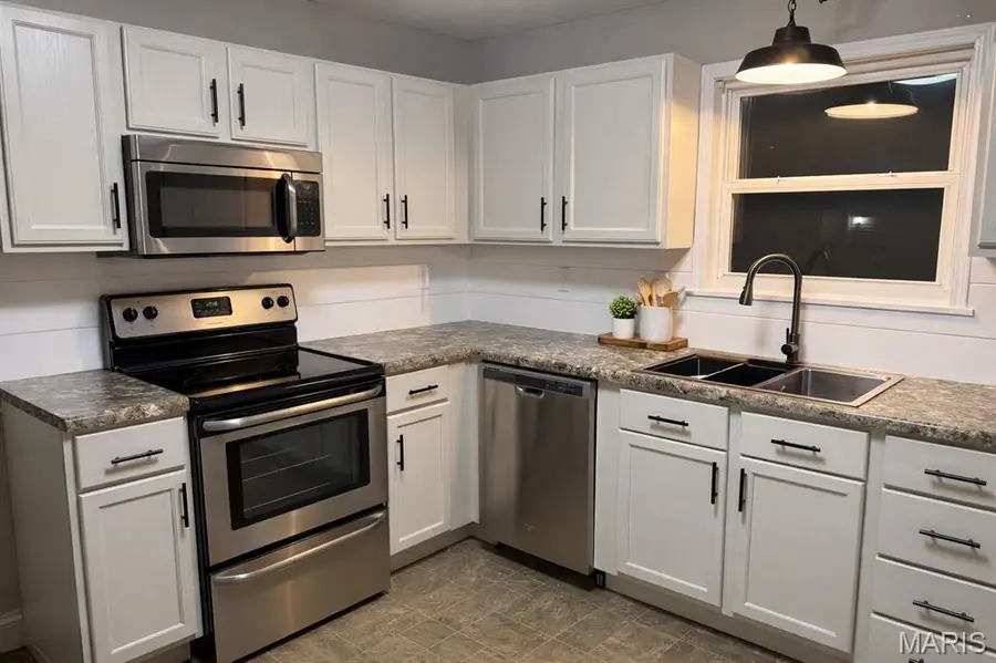 505 Schroeder Drive, Salem, IL 62881 - Image #2