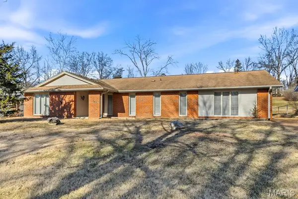 416 Brooktree Drive, Ballwin, MO 63011