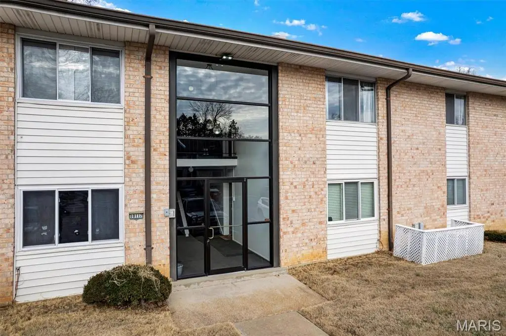 10117 Sakura Drive #F, Saint Louis, MO 63128 - Image #1