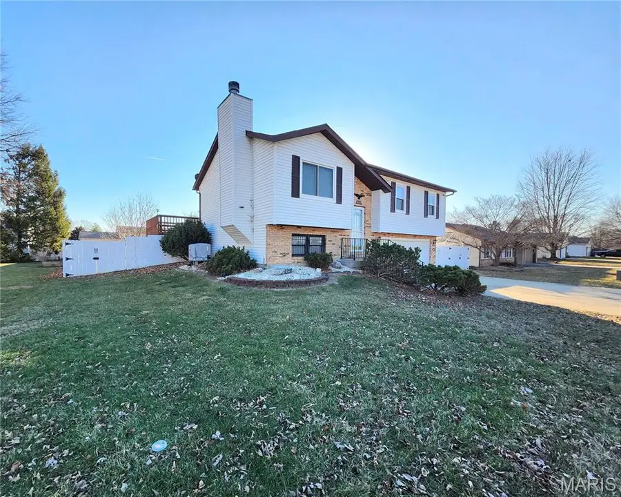 825 Andra Drive, Maryville, IL 62062 - Image #2