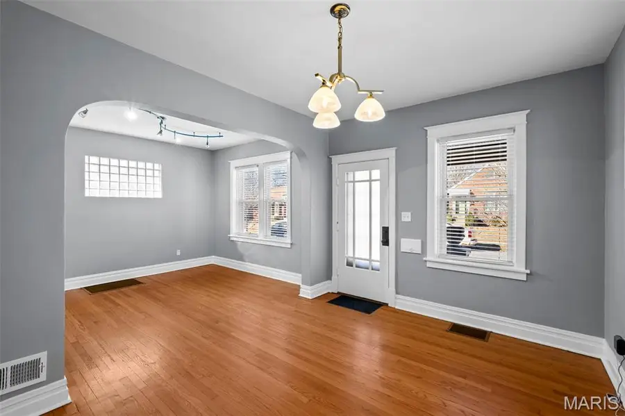 6610 Parkwood Place, Saint Louis, MO 63116 - Image #3