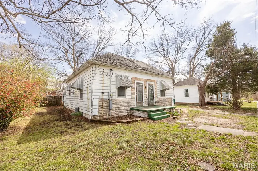 10 S Washington Street, Lenzburg, IL 62255 - #2