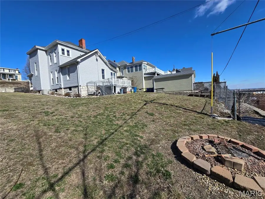 437 E 4th Street, Alton, IL 62002 - #3