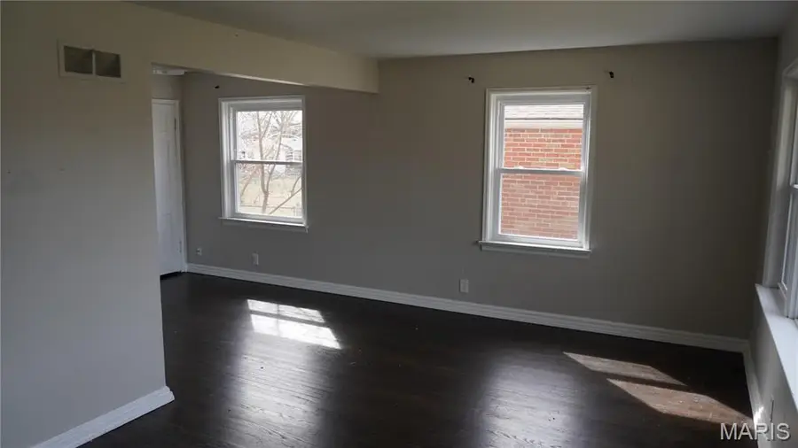 9244 Edna Street, Saint Louis, MO 63137 - #3