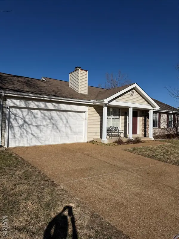 1233 Newport Landing Drive, Fenton, MO 63026