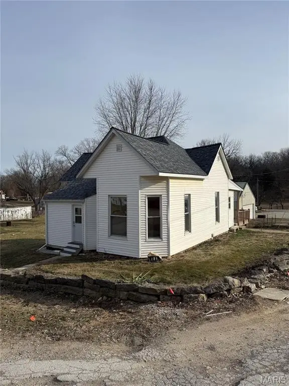 121 S Low Street, Frankford, MO 63441